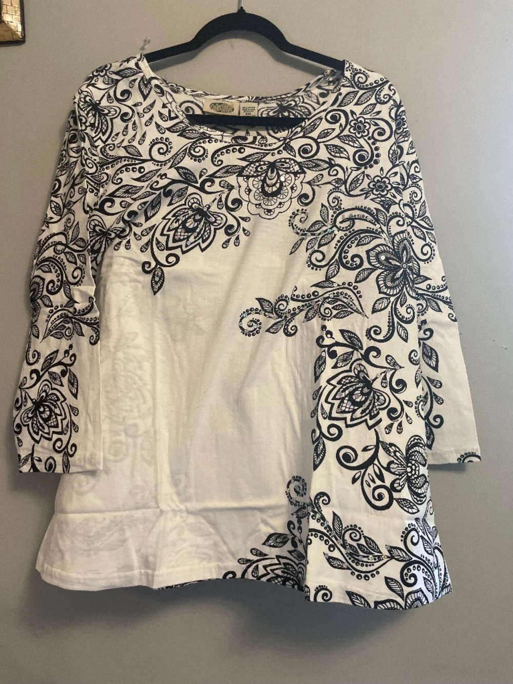 Women’s XL long sleeve shirt, black and white 100% cotton